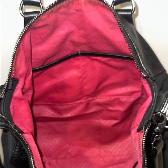 Tous Elegant Black Leather Handbag - Picture 12 of 13